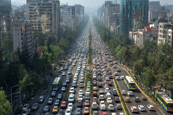 Nuevas multas de tránsito en CDMX alcanzan hasta 68 mil pesos en 2025