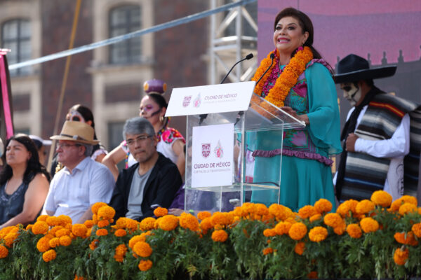México celebra sus raíces: Clara Brugada abre la Ofrenda Monumental del Día de Muertos en el corazón de la capital