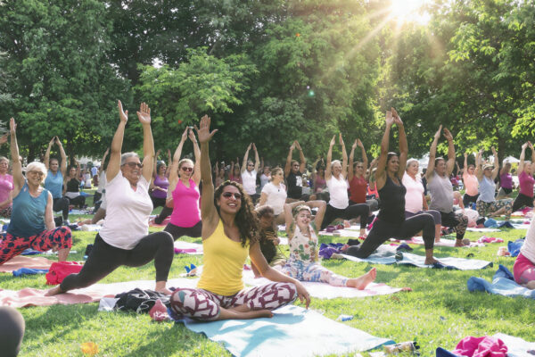 Yoga intergeneracional: clases gratuitas para abuelos y millennials en CDMX